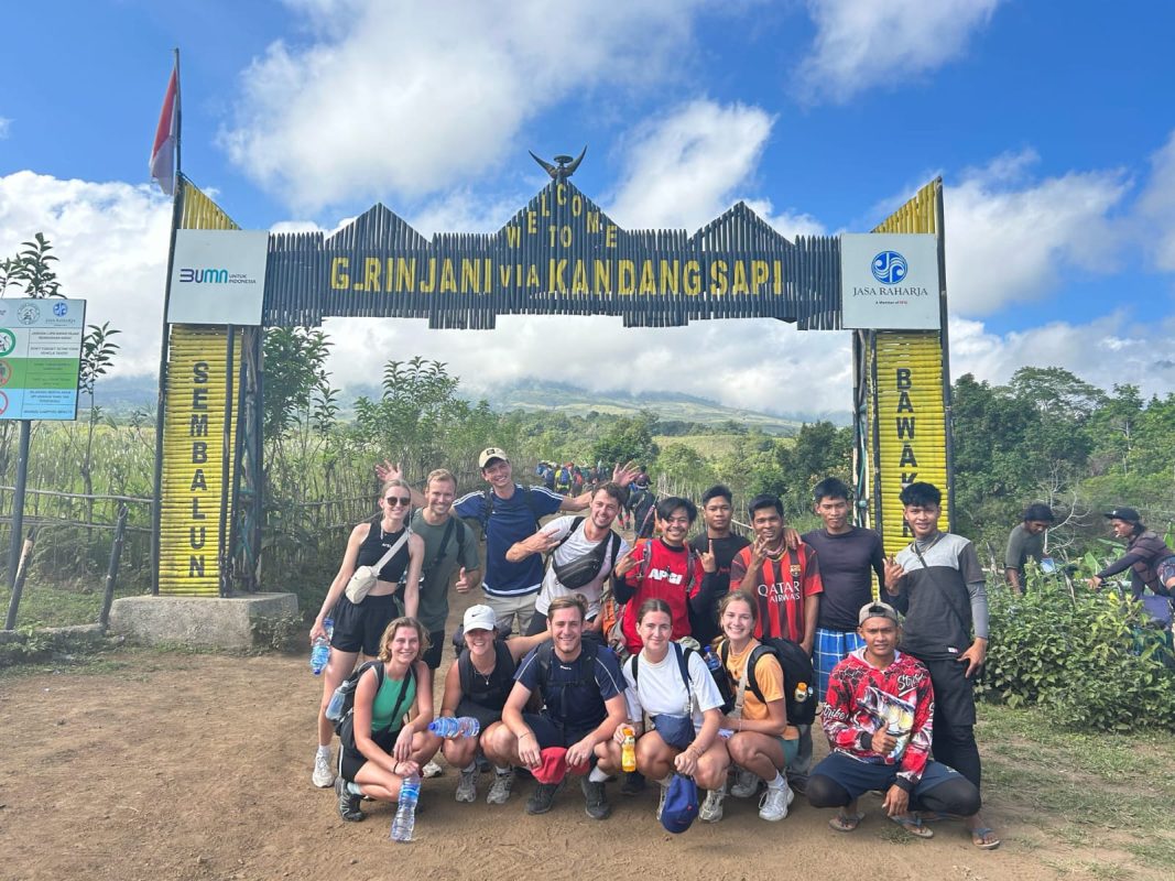 Start Hiking Rinjani Via Kandang Sapi Sembalun Trail